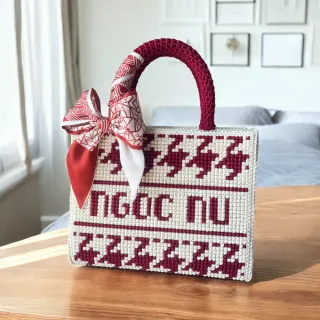 Túi Tote thêu tên hoạ tiết Houndstooth Đỏ Đô - anh 4
